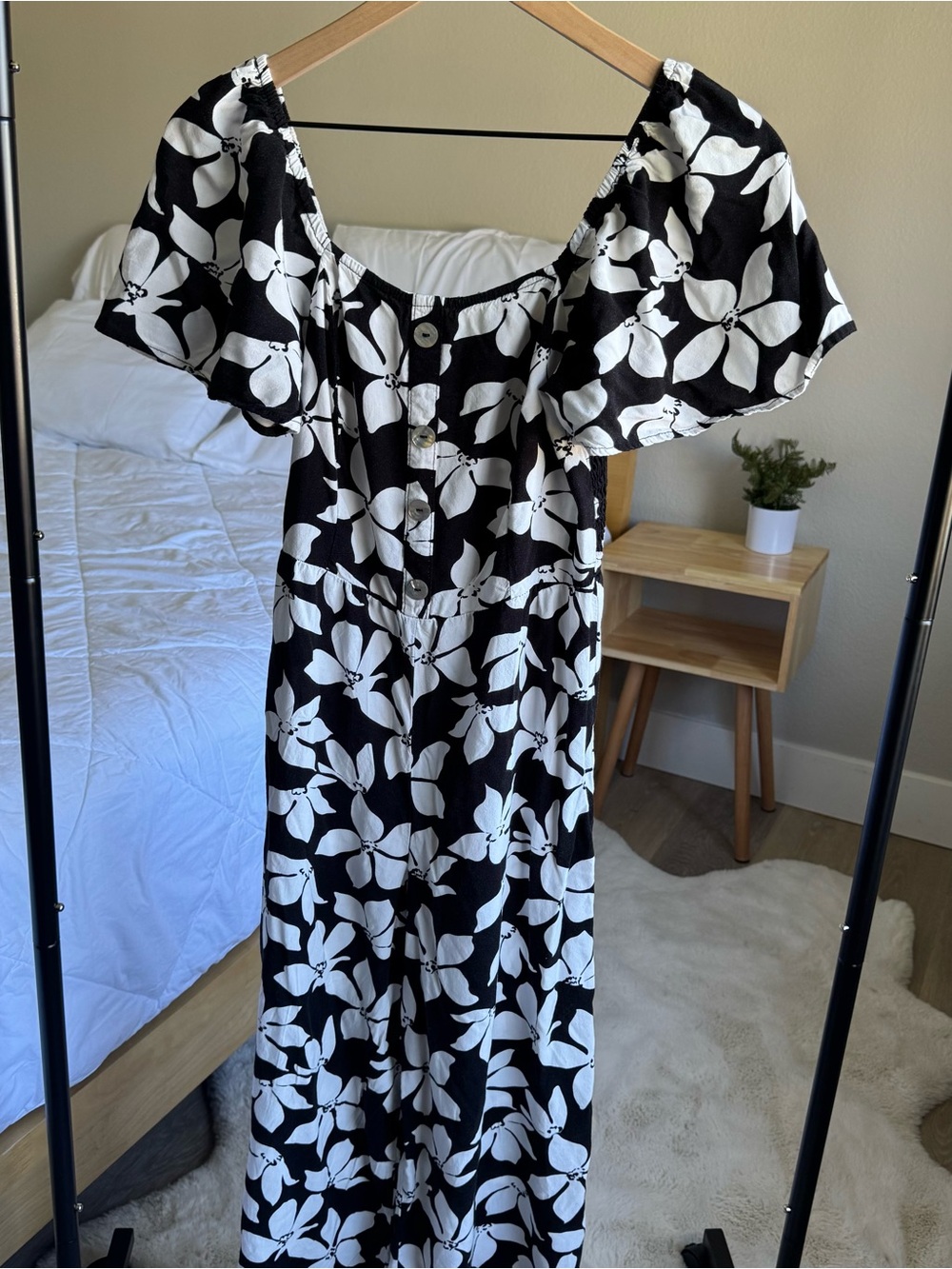 Luxology Black and White Floral Puff-Sleeve Jumpsuit
